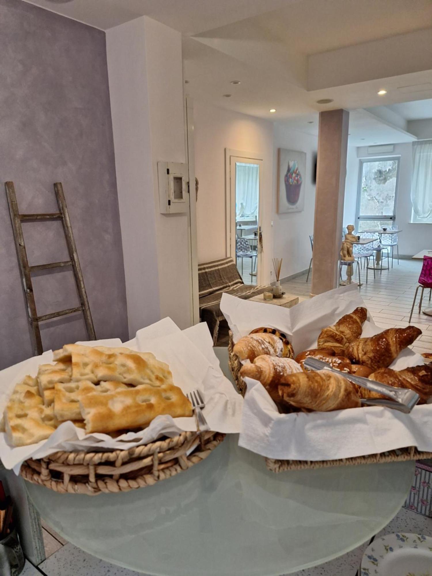 Hotel B&B Francesca Вараце Екстериор снимка