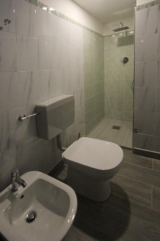 Hotel B&B Francesca Вараце Екстериор снимка