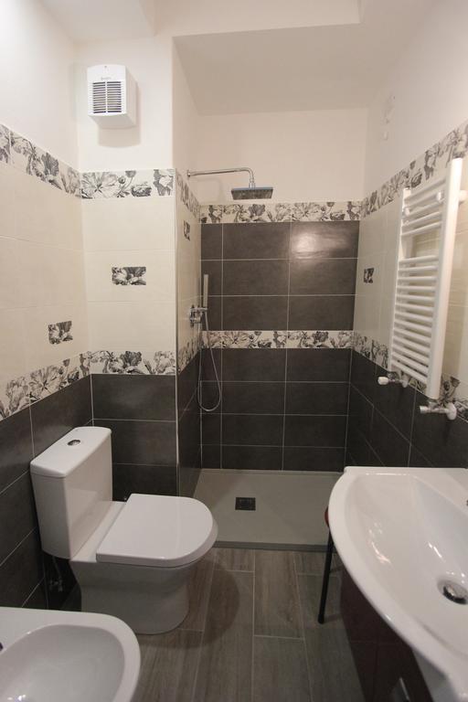 Hotel B&B Francesca Вараце Екстериор снимка